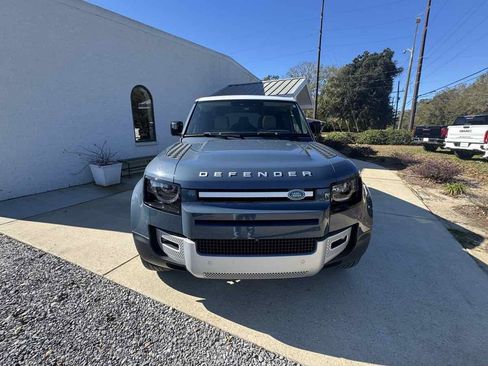 Used 2023 Land Rover Defender 110 SE image 3