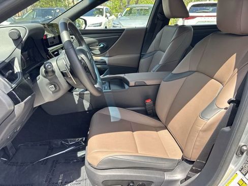 Used 2025 Lexus ES 350 w/ Premium Package FWD image 11