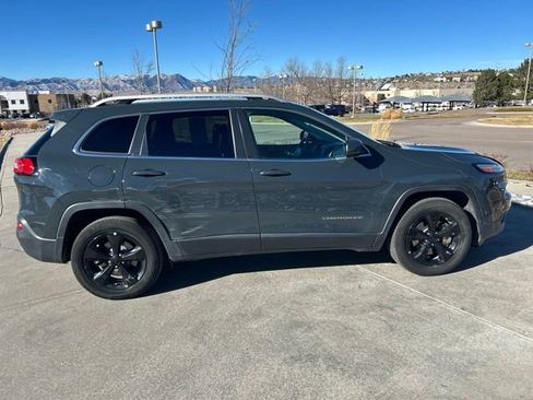 Used 2018 Jeep Cherokee Limited w/ Technology Group image 10