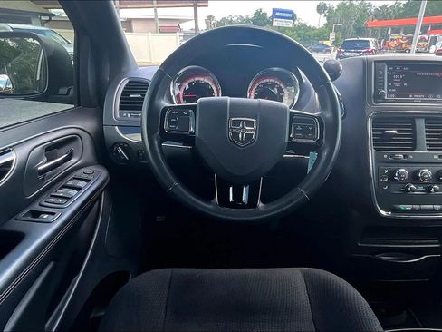Used 2019 Dodge Grand Caravan SE FWD image 5