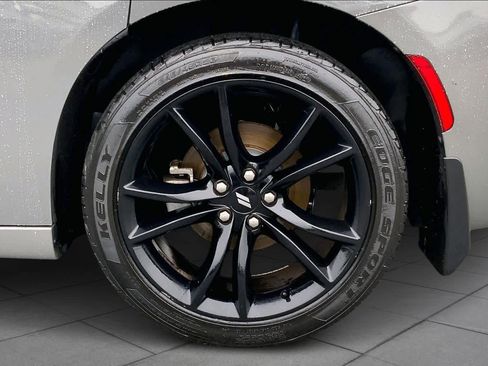 Used 2017 Dodge Charger SXT w/ Blacktop Package image 11