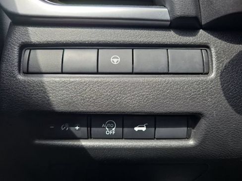 Used 2025 Nissan Rogue SV AWD/4WD image 10