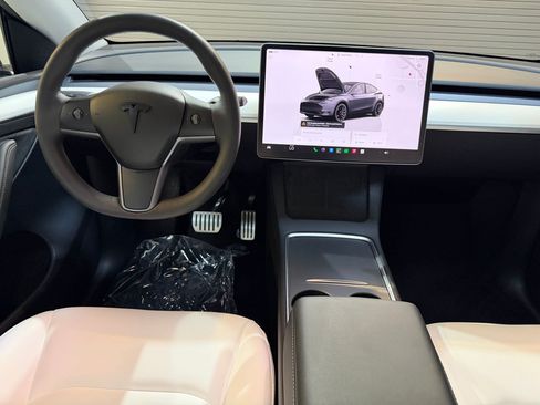 Used 2023 Tesla Model Y Performance AWD/4WD image 4