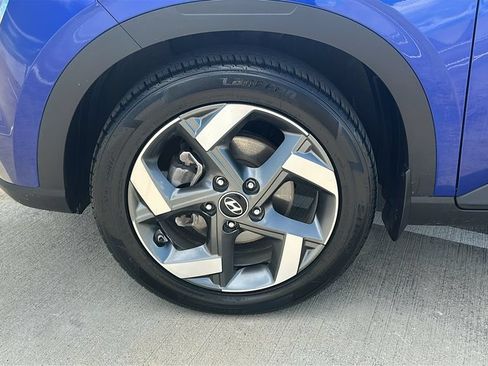 Used 2023 Hyundai Venue SEL FWD image 7