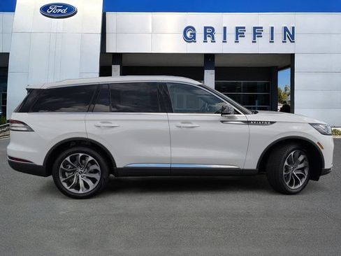 New 2026 Lincoln Aviator Reserve w/ Luxury Package AWD/4WD image 3