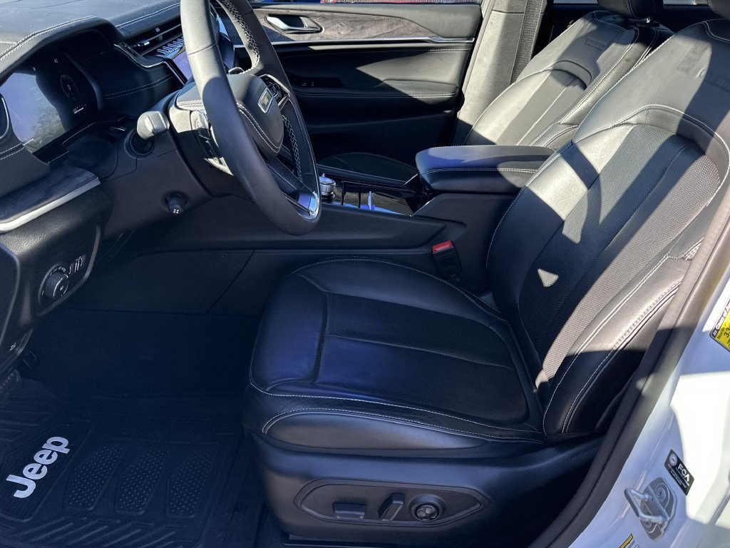 Certified 2023 Jeep Grand Cherokee Overland AWD/4WD image 14