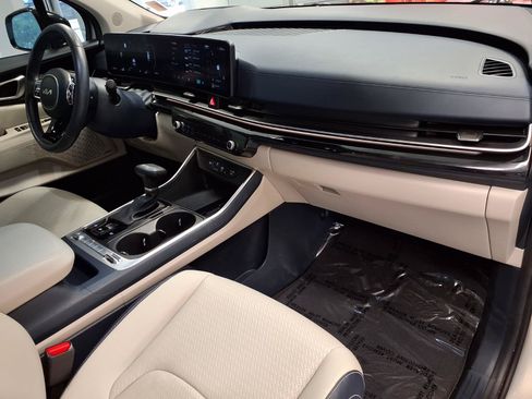 Used 2025 Kia Carnival SX Prestige FWD image 9