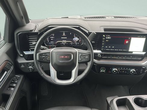Used 2024 GMC Sierra 1500 SLT image 9