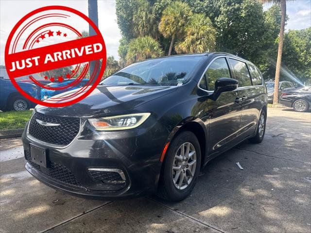 Used 2024 Chrysler Pacifica Touring-L FWD image 1
