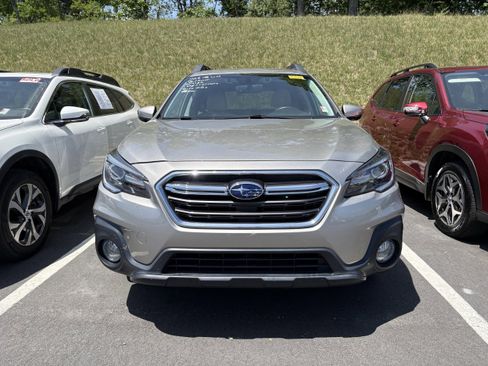 Used 2018 Subaru Outback 2.5i Limited AWD/4WD image 2