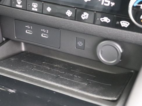 New 2025 Mitsubishi Outlander SE image 18