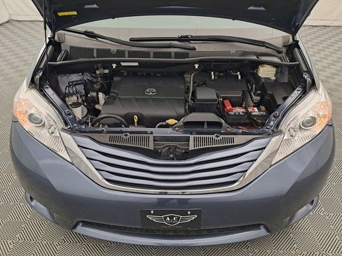 Used 2016 Toyota Sienna LE image 32