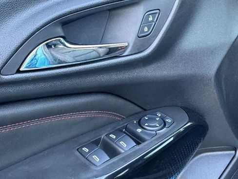 Used 2025 Chevrolet Trax RS w/ Sunroof Package FWD image 5
