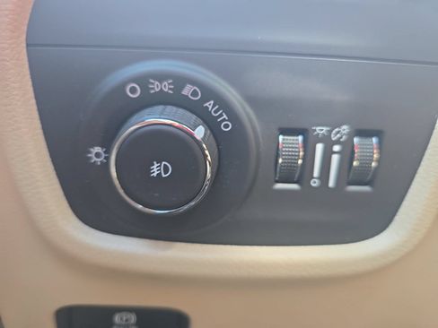 Used 2023 Jeep Grand Cherokee L Limited w/ Luxury Tech Group II AWD/4WD image 27