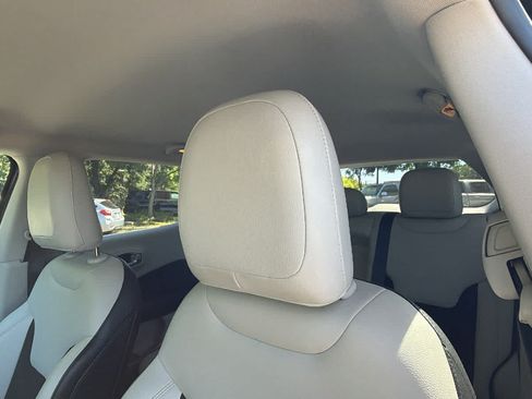 Used 2018 Jeep Compass Latitude w/ Popular Equipment Group AWD/4WD image 11