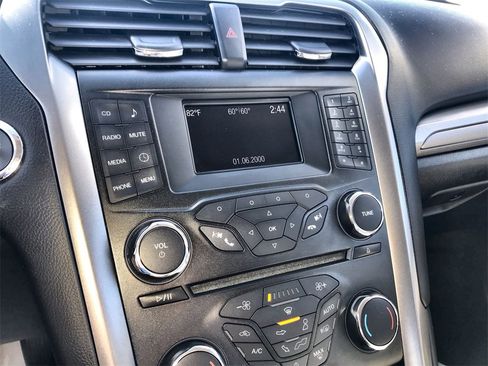 Used 2018 Ford Fusion S image 16