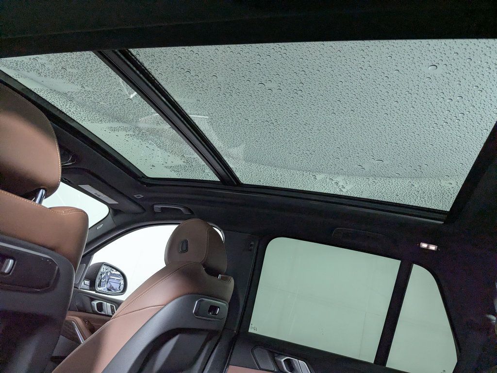 Used 2025 BMW X5 xDrive50e w/ Premium Package AWD/4WD image 15