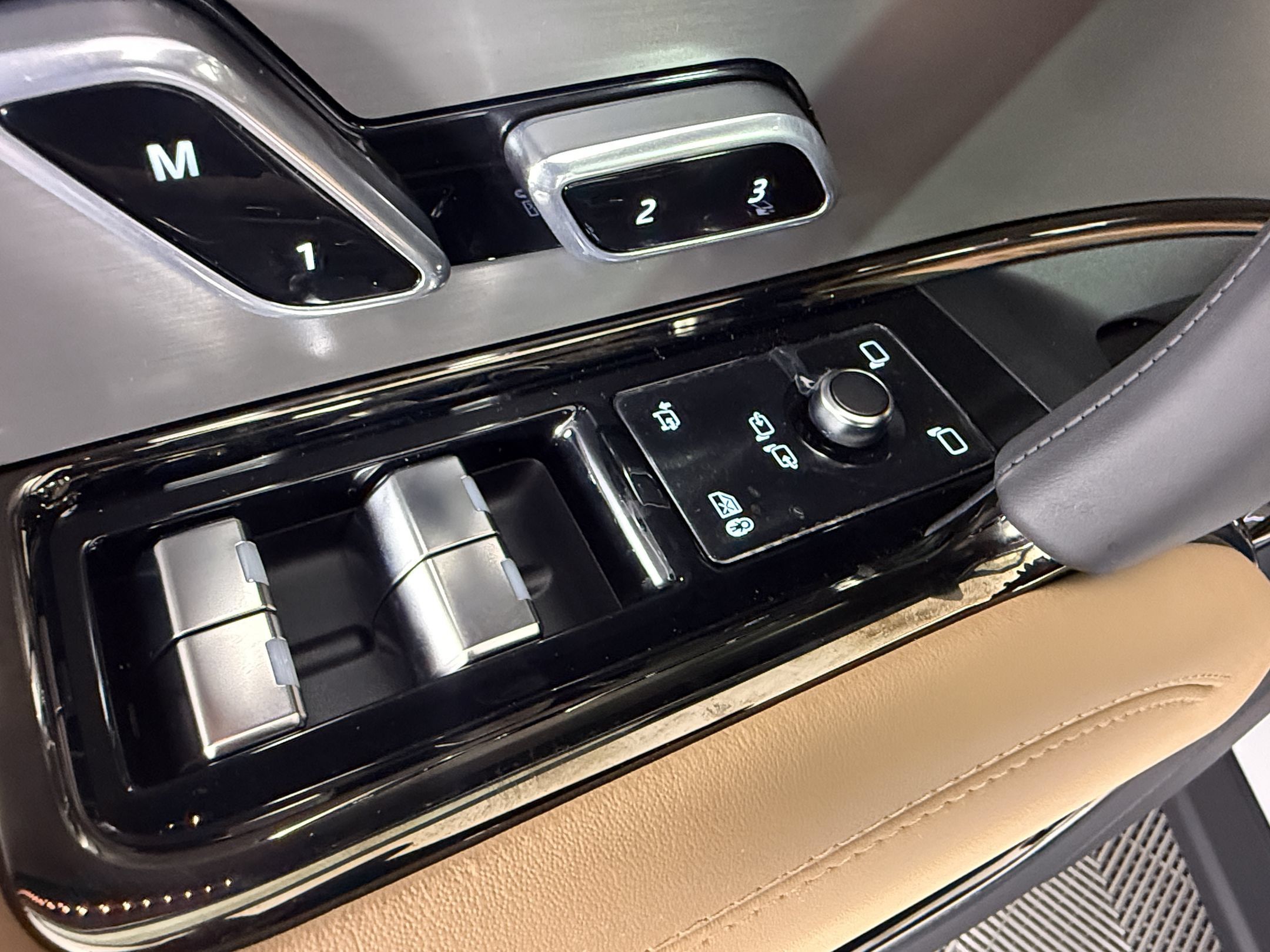 New 2027 Land Rover Range Rover Sport SE AWD/4WD image 15