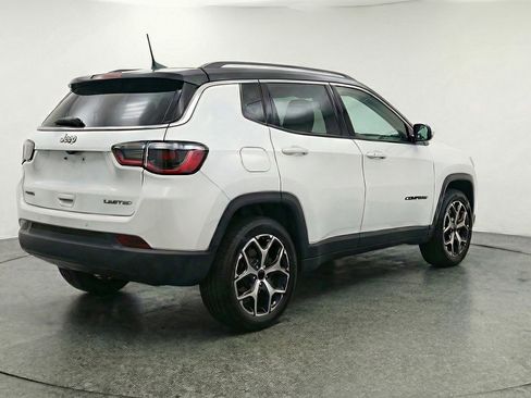 Used 2025 Jeep Compass Limited image 9