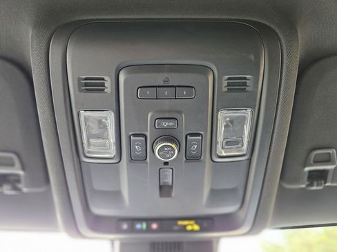 Used 2023 Chevrolet Suburban Premier image 26