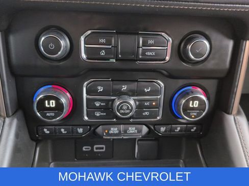 Used 2024 Chevrolet Suburban High Country AWD/4WD image 19