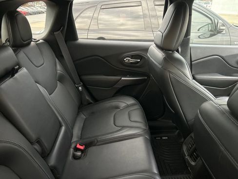 Used 2021 Jeep Cherokee Limited image 5