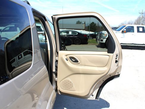 Used 2007 Ford Escape Limited image 32