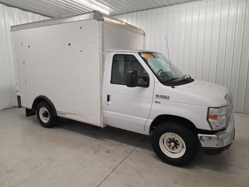 Used 2018 Ford E-350 and Econoline 350 Super Duty w/ Power Windows & Locks Group RWD image 3