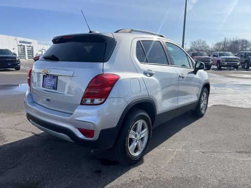 Certified 2022 Chevrolet Trax LT w/ Driver Confidence Package image 8