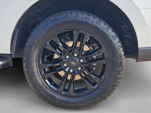 Used 2024 Ford Expedition XLT image 26