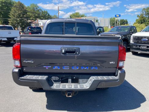 Used 2022 Toyota Tacoma SR image 5