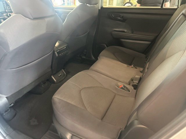 Used 2021 Toyota Highlander LE FWD image 36