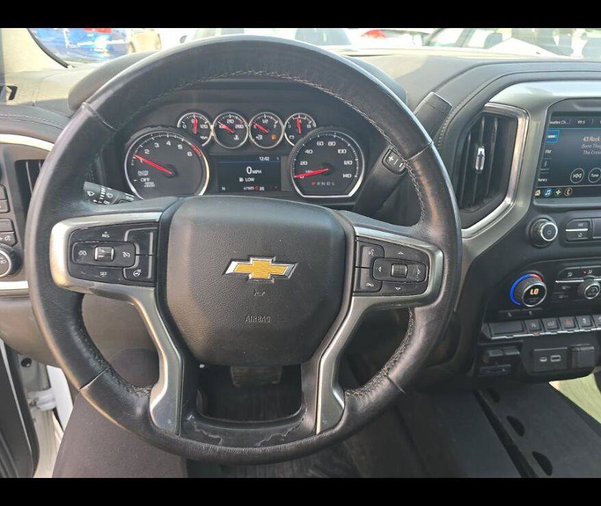 Used 2021 Chevrolet Silverado 1500 LT w/ Z71 Off-Road Package AWD/4WD image 4