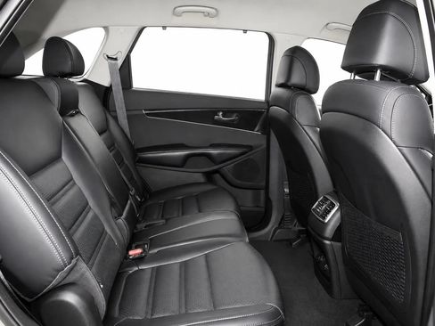 Used 2017 Kia Sorento EX AWD/4WD image 19