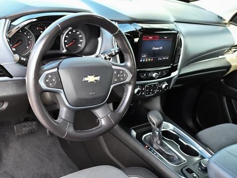 Used 2021 Chevrolet Traverse LT FWD image 14