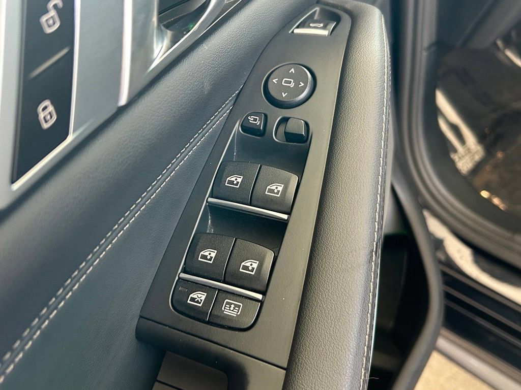 Used 2026 BMW X7 M60i AWD/4WD image 46