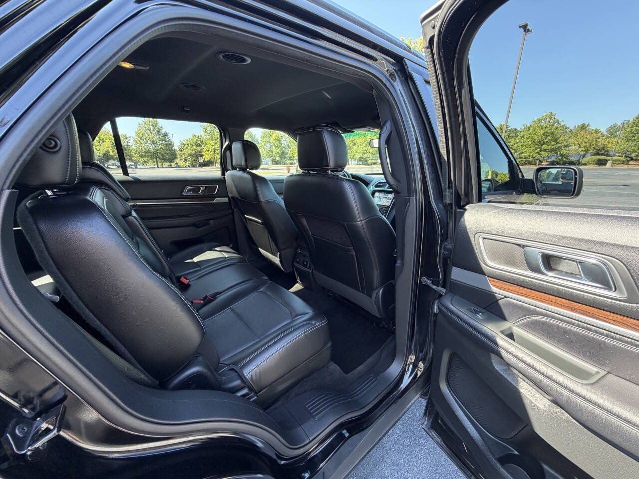 Used 2017 Ford Explorer Limited FWD image 16