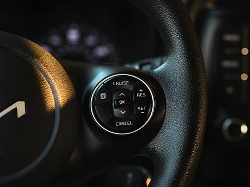 Used 2022 Kia Soul LX FWD image 13