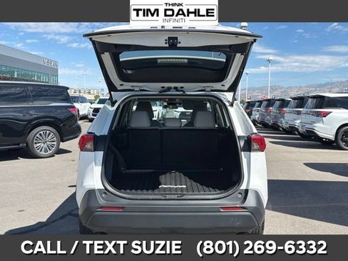 Used 2020 Toyota RAV4 XLE w/ XLE Grade Weather Package AWD/4WD image 10