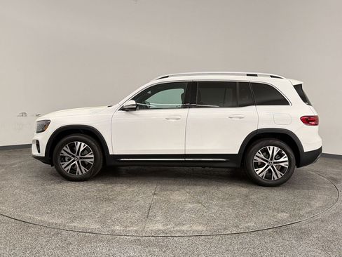 Used 2026 Mercedes-Benz GLB 250 image 2