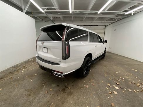 Used 2021 Cadillac Escalade ESV Premium Luxury image 6