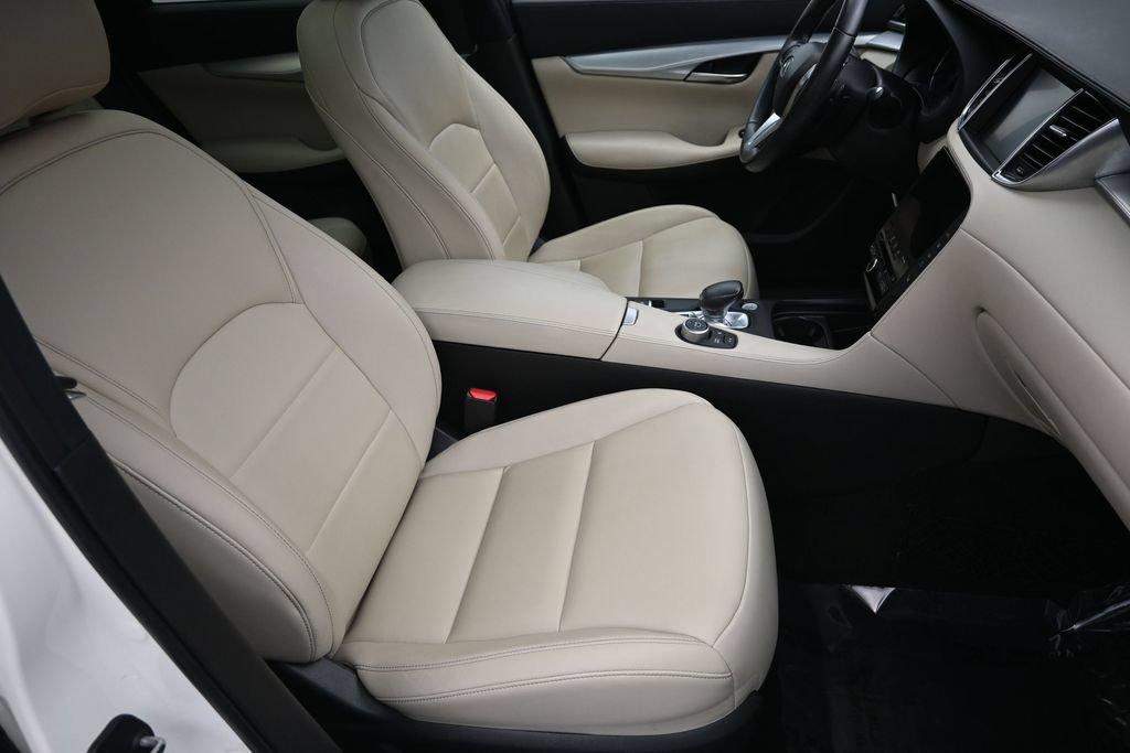 Used 2019 INFINITI QX50 Luxe w/ Navigation Package AWD/4WD image 32