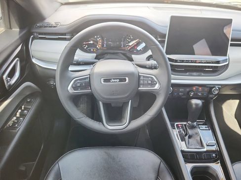 Used 2025 Jeep Compass Limited AWD/4WD image 11