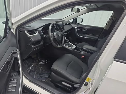 Used 2021 Toyota RAV4 LE AWD/4WD image 30