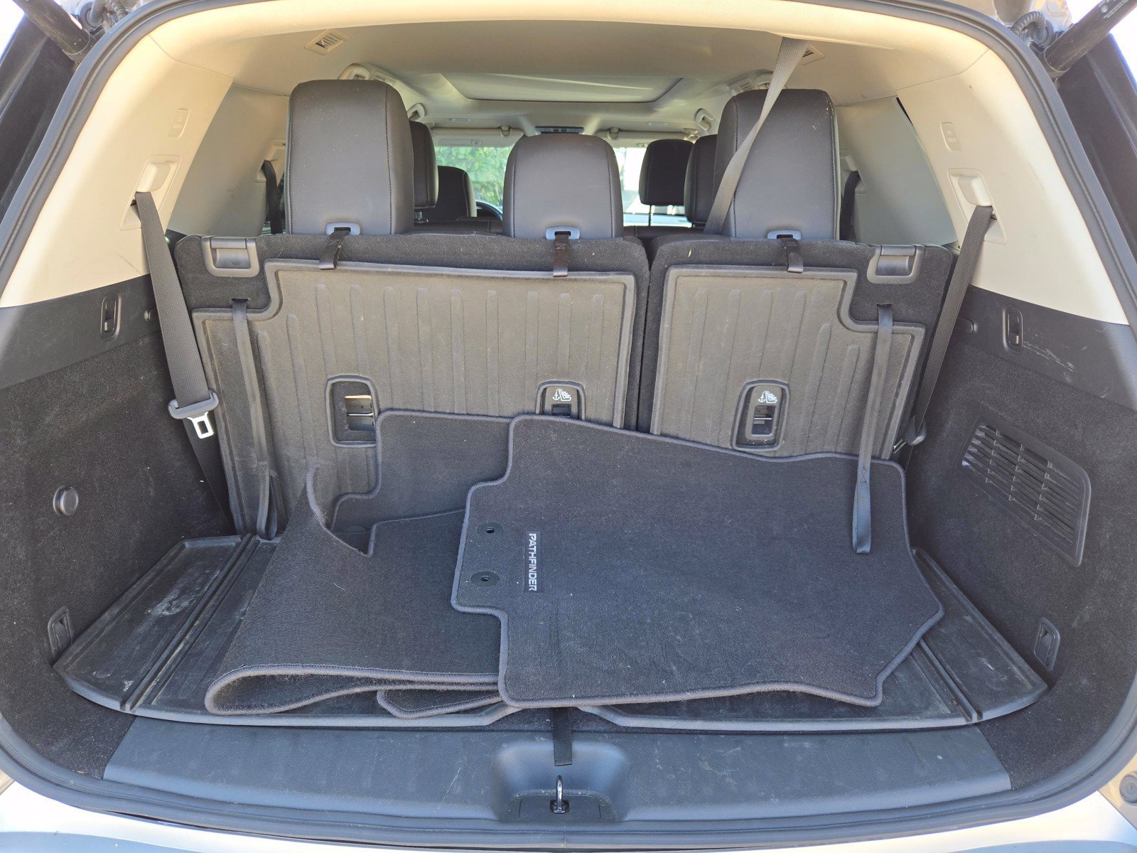 Used 2023 Nissan Pathfinder Platinum w/ Cargo Package AWD/4WD image 26