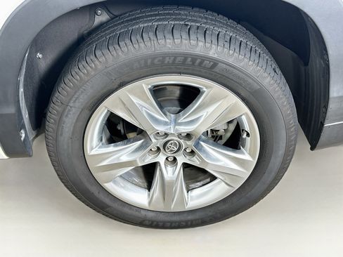 Used 2017 Toyota Highlander Limited FWD image 11