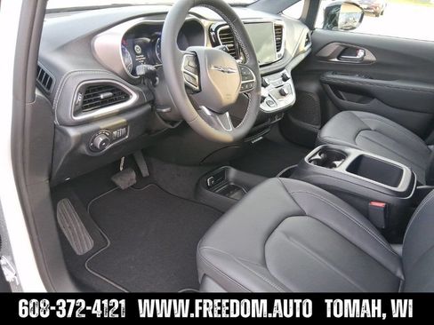 New 2026 Chrysler Pacifica Select FWD image 14