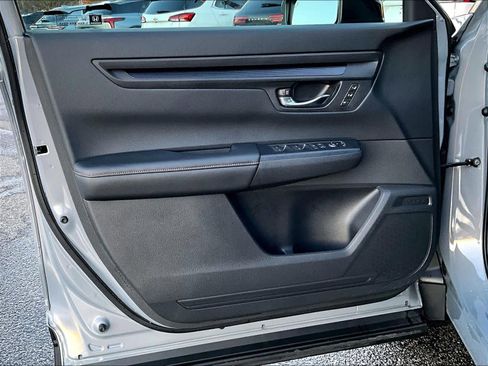 Used 2025 Honda CR-V Sport-L image 9