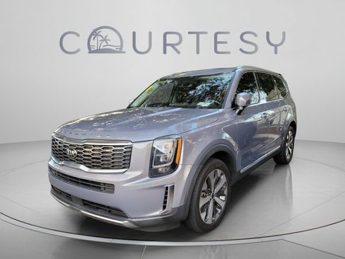 Certified 2021 Kia Telluride EX w/ EX Premium Package FWD image 3