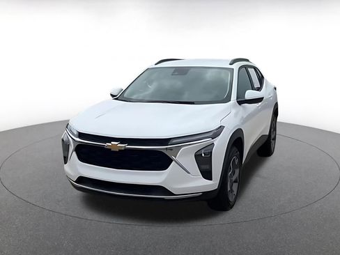 Used 2025 Chevrolet Trax LT w/ LT Convenience Package image 7